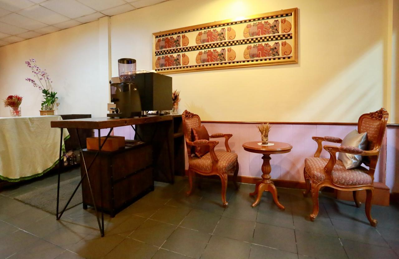 Travel Lodge Surawong (Adults Only) Банкок Екстериор снимка