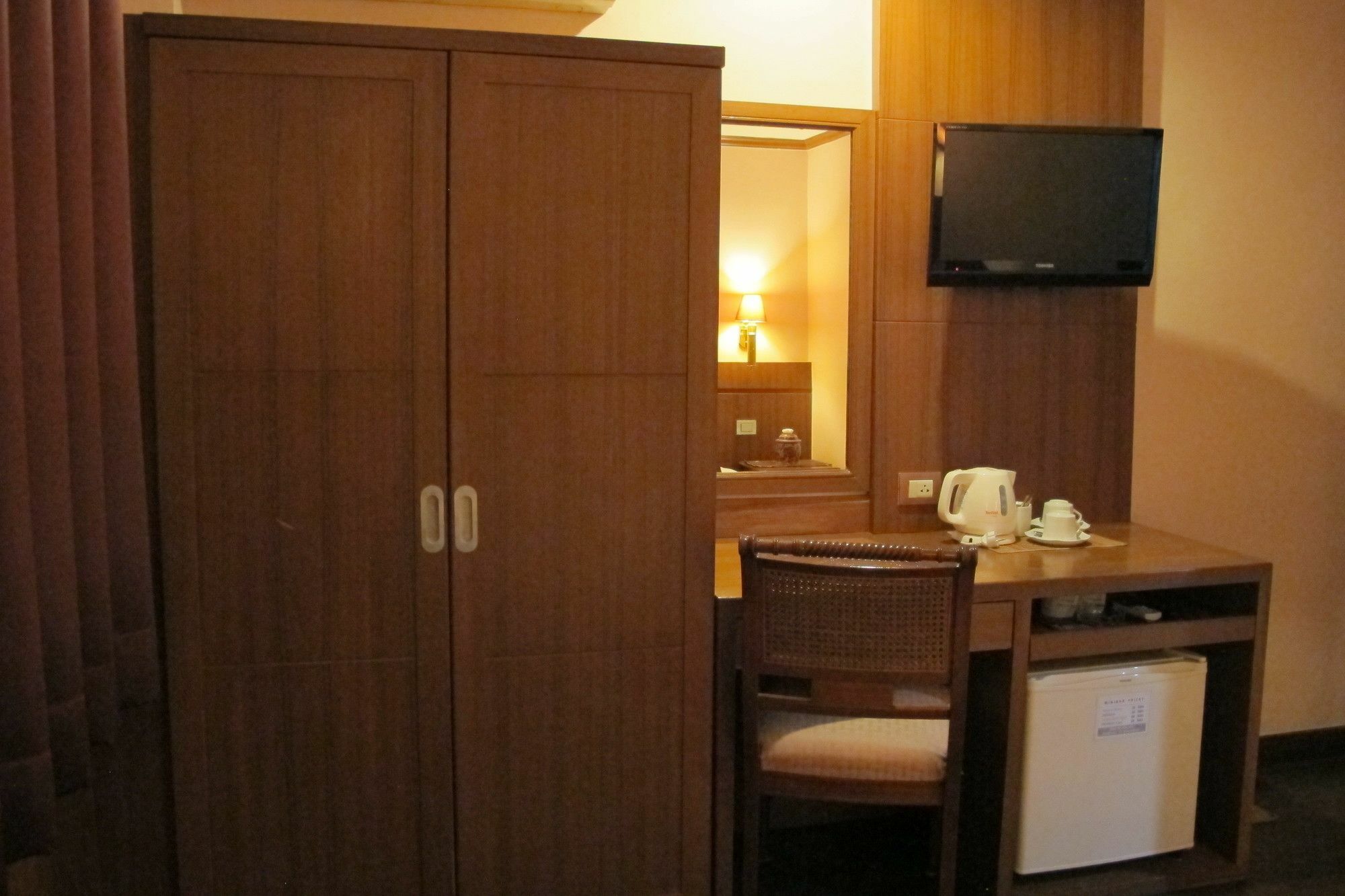Travel Lodge Surawong (Adults Only) Банкок Екстериор снимка