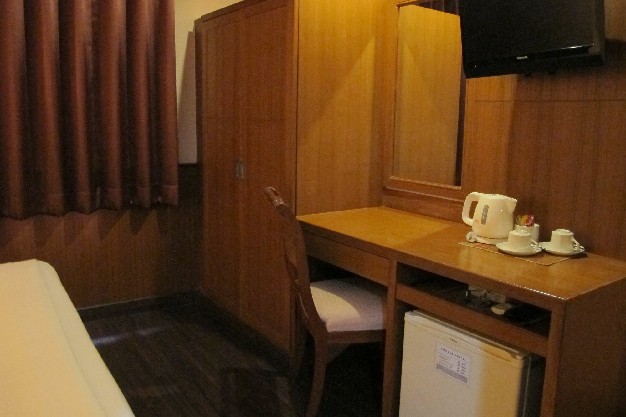 Travel Lodge Surawong (Adults Only) Банкок Екстериор снимка
