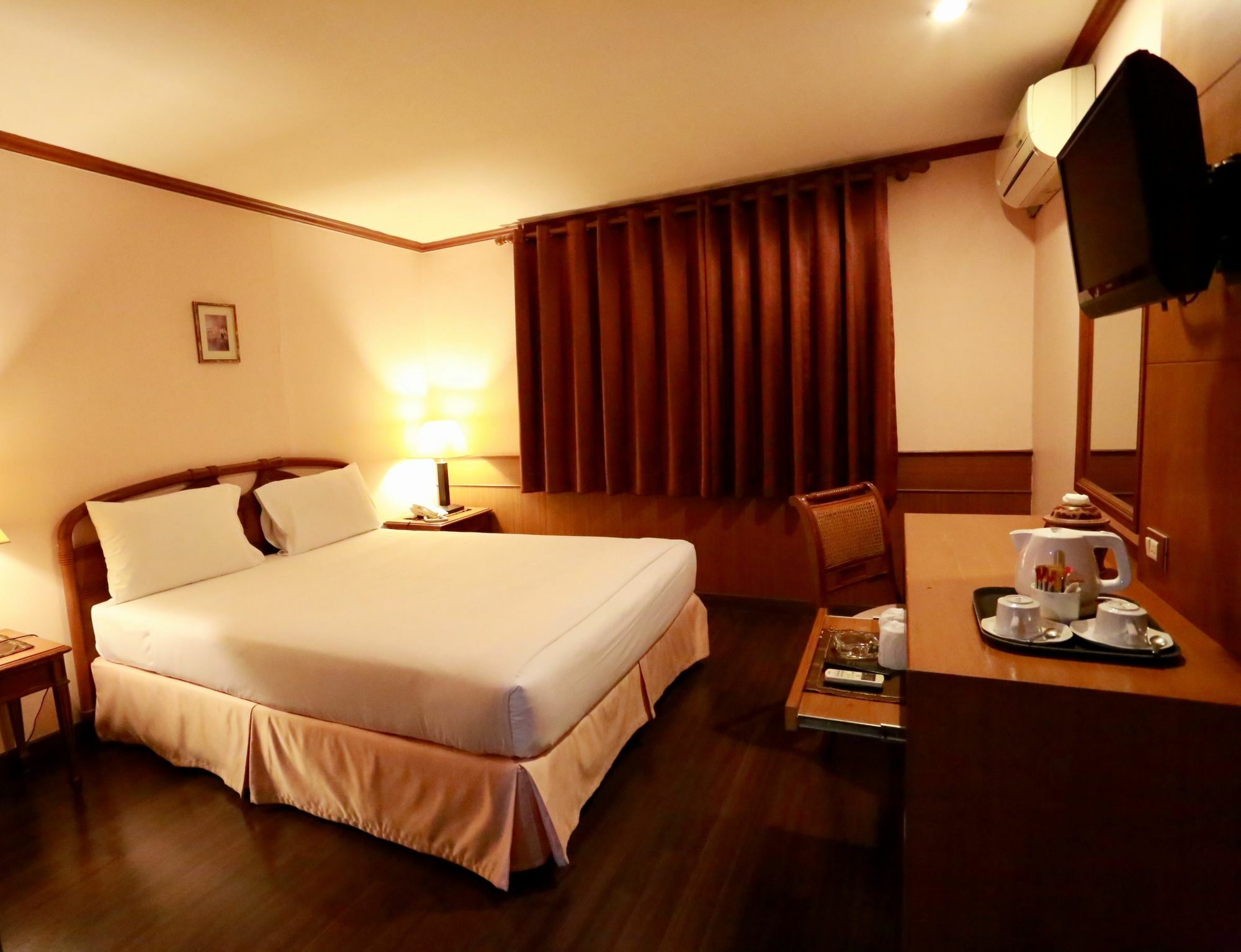 Travel Lodge Surawong (Adults Only) Банкок Екстериор снимка