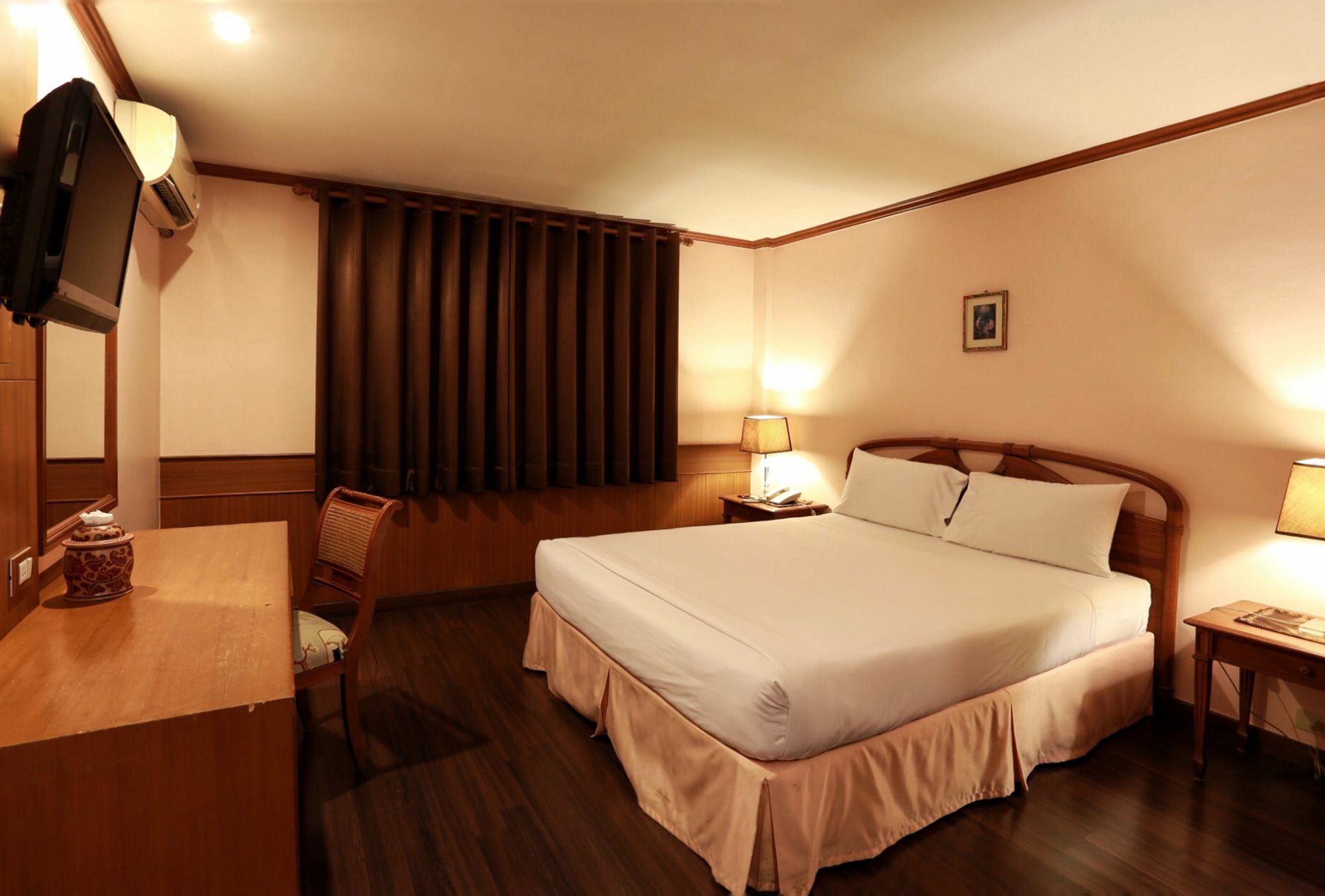 Travel Lodge Surawong (Adults Only) Банкок Екстериор снимка