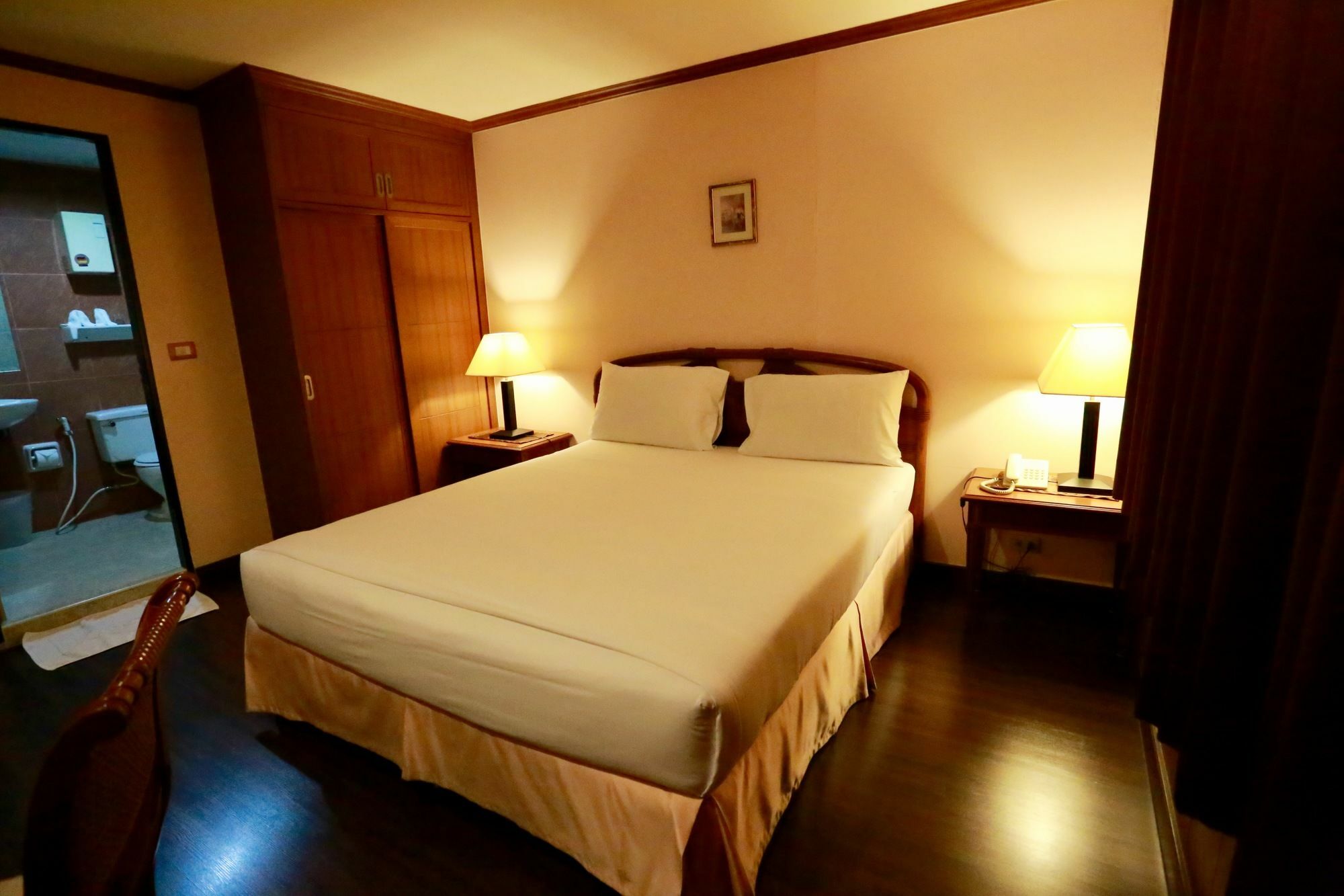 Travel Lodge Surawong (Adults Only) Банкок Екстериор снимка